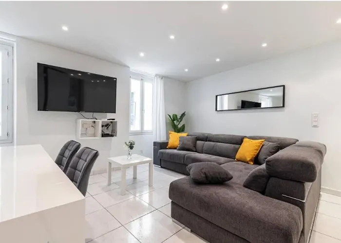 Grand Appartement- Le Port A/C